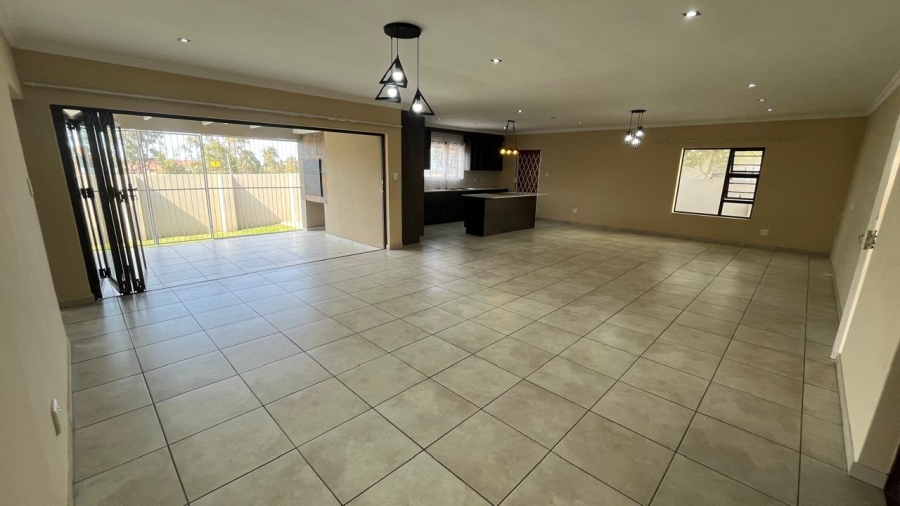 To Let 4 Bedroom Property for Rent in Fountains Estate Eastern Cape